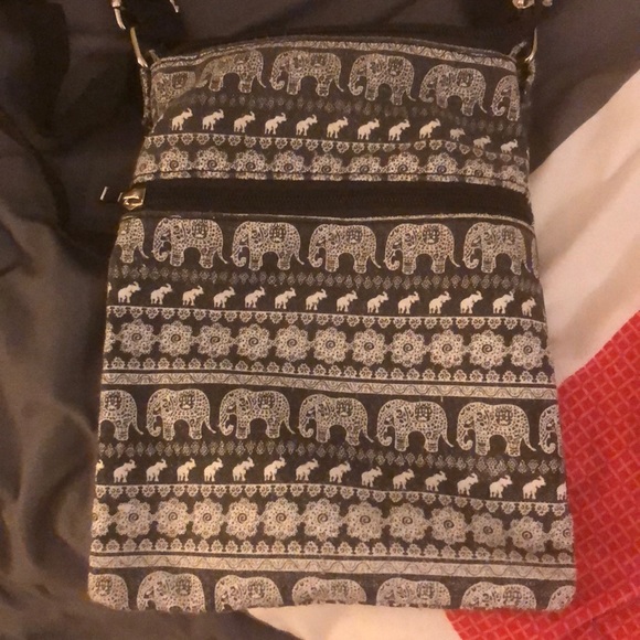 2FOR15✅ Tribal elephants cross shoulder bag - Picture 2 of 5